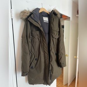 Aritzia community jacket size Large. Great condition but needs a cleaning.